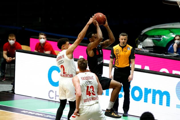 14 02 2021, easyCredit Basketball Bundesliga, BBL, season 2020 2021, men, Chemnitz Niners FC Bayern Munich Basketball Wade Baldwin, FC Bayern Basketball, Isiaha Mike, Niners Chemnitz Chemnitz Fair Chemnitz Saxony Germany