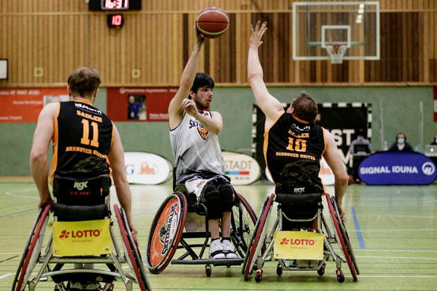 1 RBBL, ING Skywheelers Frankfurt vs Hannover United, Frankfurt, Skywheelers Dome Frankfurt, 14 2 2021 Marian Kind ING Skywheelers Frankfurt Jan Haller Hannover United , ING Skywheelers Frankfurt vs Hannover United, Frankfurt, Skywheelers Dome Frankfurt, 14 2 2021 Copyright: xBEAUTIFULxSPORTS P.xGawlickx
