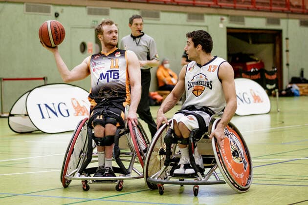 1 RBBL, ING Skywheelers Frankfurt vs Hannover United, Frankfurt, Skywheelers Dome Frankfurt, 14 2 2021 Jan Sadler Hannover United Nico Dreimüller ING Skywheelers Frankfurt , ING Skywheelers Frankfurt vs Hannover United, Frankfurt, Skywheelers Dome Frankfurt, 14 2 2021 Copyright: xBEAUTIFULxSPORTS P.xGawlickx