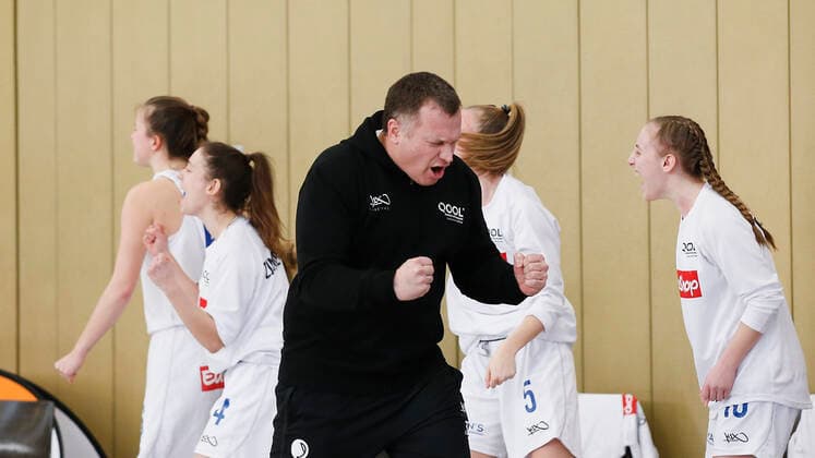 Germany , Wuerzburg, TGW Sportzentrum, 14 02 2021, emspor, emonline, despor, deonline, QOOL SHARKS Wuerzburg vs Falcons Bad Homburg, 2 DBBL Sued, 8 matchday picture jubilation after a successful basket shot by coach Thomas Glasauer QOOL SHARKS Wuerzburg and from l Fine Boehmke QOOL SHARKS Wuerzburg , Lea Zimmermann QOOL SHARKS Wuerzburg , Johanna Haeckel QOOL SHARKS Wuerzburg and Antonia Fuchsbauer QOOL SHARKS Wuerzburg in the background Copyright: HMBxMedia JulienxBecker