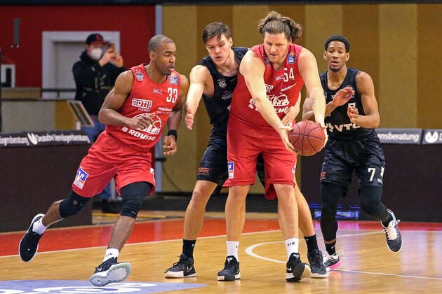 14 02 2021, xovx, Basketball BBL, JobStairs Giessen 46ers Hamburg Towers v l Brandon Thomas Giessen 46ers , Maik Kotsar Hamburg Towers , John Bryant Giessen 46ers , Kameron Taylor Hamburg Towers Giessen Sporthalle Giessen Ost Hessen Germany EN
