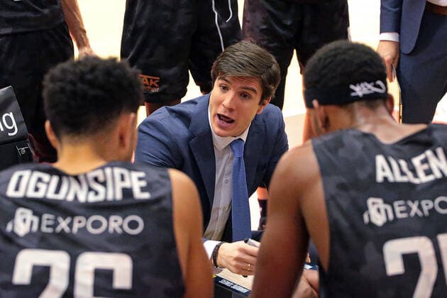 14 02 2021, xovx, Basketball BBL, JobStairs Giessen 46ers Hamburg Towers Instructions from Head Coach Pedro Calles Hamburg Towers to his team Giessen Sporthalle Giessen Ost Hessen Germany EN
