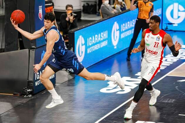 Left Simone Fontecchio Alba Berlin, 20 Right Shevon Thompson Brose Bamberg, 27 Brose Bamberg Alba Berlin easyCredit BBL Basketball Bundesliga Basketball Season 2020 21 19 Matchday, 14 02 2021 Bamberg, Brose Arena Copyright: DanielxLöb