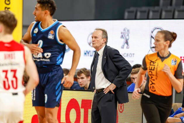Center Head Coach Head Coach Alejandro Garcia Reneses Alba Berlin Brose Bamberg Alba Berlin easyCredit BBL Basketball Bundesliga Basketball Season 2020 21 19 Matchday, 14 02 2021 Bamberg, Brose Arena Copyright: DanielxLöb