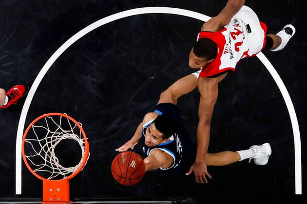 Left Maodo Lo Alba Berlin, 00 Right Devon Hall Brose Bamberg, 22 Brose Bamberg Alba Berlin easyCredit BBL Basketball Bundesliga Basketball Season 2020 21 19 Matchday, 14 02 2021 Bamberg, Brose Arena Copyright: DanielxLöb