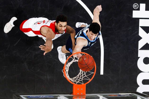 Left Kenneth Ogbe Brose Bamberg, 25 Right Simone Fontecchio Alba Berlin, 20 Brose Bamberg Alba Berlin easyCredit BBL Basketball Bundesliga Basketball Season 2020 21 19 Matchday, 14 02 2021 Bamberg, Brose Arena Copyright: DanielxLöb