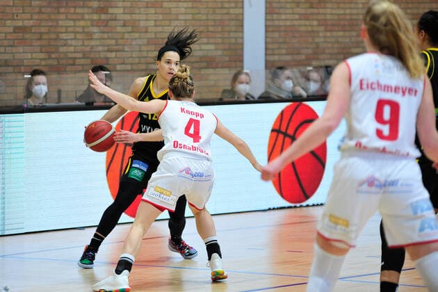 Basketball DBBL 17 Matchday GiroLive Panthers Osnabrück inexio Royals Saarlouis on 14 02 2021 in the OSC Hall in Osnabrück Melli Knopp C Osnabrück in a duel with Brittany Brown Saarlouis BK