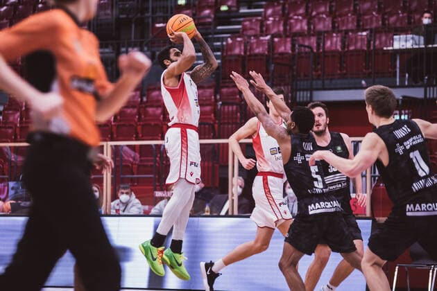 ProA 10 Matchday Artland Dragons vs Science City Jena, 16 02 2021 Gerel David Simmons Artland Dragons, 11 , Frederick Zamal Nixon Science City Jena, 5 ProA 10 Matchday Artland Dragons vs Science City Jena on 16 02 2021 in Quakenbrueck Artland Arena , Germany, Copyright: xBEAUTIFULxSPORTS Neddermannx
