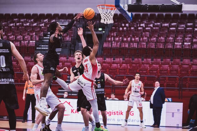 ProA 10 Matchday Artland Dragons vs Science City Jena, 16 02 2021 Kasey Jamal Hill Science City Jena, 1 , Gerel David Simmons Artland Dragons, 11 , Robin Carl Lodders Science City Jena, 11 ProA 10 Matchday Artland Dragons vs Science City Jena on 16 02 2021 in Quakenbrueck Artland Arena , Germany, Copyright: xBEAUTIFULxSPORTS Neddermannx