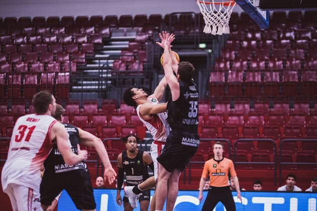 ProA 10 Matchday Artland Dragons vs Science City Jena, 16 02 2021 Leon Iduma Okpara Artland Dragons, 12 , Stephan Haukohl Science City Jena, 35 ProA 10 Matchday Artland Dragons vs Science City Jena on 16 02 2021 in Quakenbrueck Artland Arena , Germany, Copyright: xBEAUTIFULxSPORTS Neddermannx
