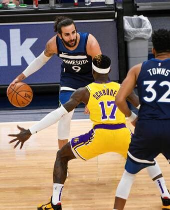 Minnesota Timberwolves guard Ricky Rubio (L) tries to get around Los Angeles Lakers guard Dennis Schroder (C) during first half of the NBA, Basketball Herren, USA basketball game between the Los Angeles Lakers and the Minnesota Timberwolves at Target Center in Minneapolis, Minnesota, USA, 16 February 2021. Los Angeles Lakers vs. Minnesota Timberwolves !ACHTUNG: NUR REDAKTIONELLE NUTZUNG!  Copyright: xCRAIGxLASSIGx AME6241 20210217-637491274533735925
