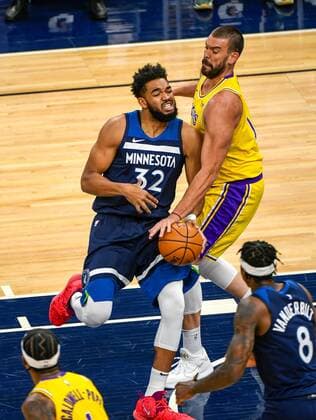 Los Angeles Lakers center Marc Gasol (R) slaps the ball away from Minnesota Timberwolves center Karl-Anthony Towns (L) during first half of the NBA, Basketball Herren, USA basketball game between the Los Angeles Lakers and the Minnesota Timberwolves at Target Center in Minneapolis, Minnesota, USA, 16 February 2021. Los Angeles Lakers vs. Minnesota Timberwolves !ACHTUNG: NUR REDAKTIONELLE NUTZUNG!  Copyright: xCRAIGxLASSIGx AME6243 20210217-637491275189842291