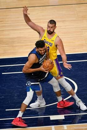 Los Angeles Lakers center Marc GasolÊ(R) defends against Minnesota Timberwolves center Karl-Anthony Towns (L) during second half of the NBA, Basketball Herren, USA basketball game between the Los Angeles Lakers and the Minnesota Timberwolves at Target Center in Minneapolis, Minnesota, USA, 16 February, 2021. Los Angeles Lakers vs. Minnesota Timberwolves !ACHTUNG: NUR REDAKTIONELLE NUTZUNG!  Copyright: xCRAIGxLASSIGx AME6283 20210217-637491314212883507