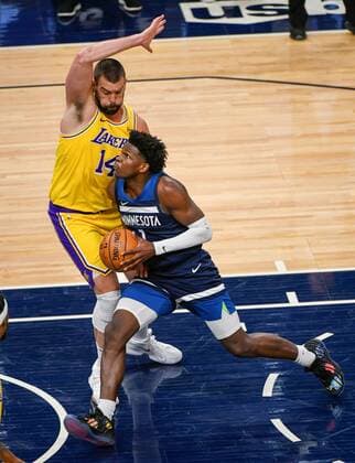 Minnesota Timberwolves guard Anthony Edwards (R) drives past Los Angeles Lakers center Marc Gasol (L) during second half of the NBA, Basketball Herren, USA basketball game between the Los Angeles Lakers and the Minnesota Timberwolves at Target Center in Minneapolis, Minnesota, USA, 16 February, 2021. Los Angeles Lakers vs. Minnesota Timberwolves !ACHTUNG: NUR REDAKTIONELLE NUTZUNG!  Copyright: xCRAIGxLASSIGx AME6296 20210217-637491391851149068