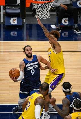 Minnesota Timberwolves guard Ricky Rubio (L) drives to the basket past Los Angeles Lakers forward Kyle Kuzma (R) during second half of the NBA, Basketball Herren, USA basketball game between the Los Angeles Lakers and the Minnesota Timberwolves at Target Center in Minneapolis, Minnesota, USA, 16 February, 2021. Los Angeles Lakers vs. Minnesota Timberwolves !ACHTUNG: NUR REDAKTIONELLE NUTZUNG!  Copyright: xCRAIGxLASSIGx AME6294 20210217-637491392472242822