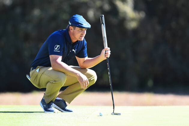 PACIFIC PALISADES, CA - FEBRUARY 18: Bryson DeChambeau lines up a putt during the first round of The Genesis Invitational golf tournament at the Riviera Country Club in Pacific Palisades, CA on February 18, 2021. The tournament was played without fans due to the COVID-19 pandemic.(Photo by Brian Rothmuller Icon Sportswire) GOLF: FEB 18 PGA, Golf Herren - The Genesis Invitational Icon210218011