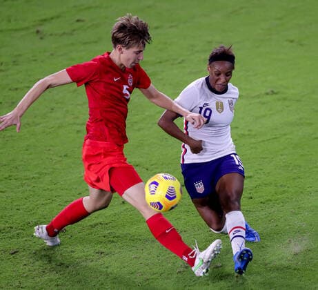 February 18, 2021: United States defender CRYSTAL DUNN (19) passes the ball during the SheBelieves Cup United States vs Canada match at Exploria Stadium in Orlando, Fl on February 18, 2021. - ZUMAk149 20210218_zsp_k149_064 Copyright: xCoryxKnowltonx