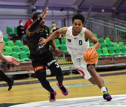 19 02 2021 Basketball Saison 2020 2021 2 Bundesliga Pro A 22 Spieltag Nürnberg Falcons Basketball Club NBC Kirchheim Knights OGo Richard Lawrence Williams Jr 3, Kirchheim Knights Tra Holder 0, Nürnberg Falcons BC NBC