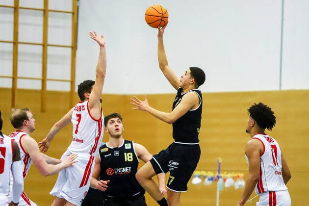 Basketball I Men I Season 2020 2021 I Barmer 2 Bundesliga ProB I 16 Matchday I ETV Hamburg SSV LOK Bernau I 19 02 2021 Vidmantas Uzkuraitis 7, ETV Hamburg , Evans Rapieque 7, SSV LOK Bernau Hamburg Sporthalle ETV Hohen Weide Hamburg Germany Copyright: xLobeca RalfxHomburgx