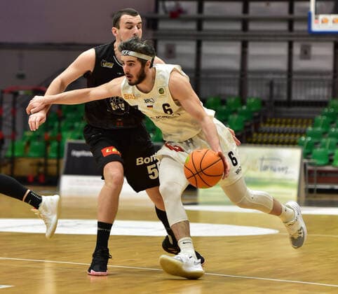 19 02 2021 Basketball Season 2020 2021 2 Bundesliga Pro A 22 Matchday Nürnberg Falcons Basketball Club NBC Kirchheim Knights OGo Karlo Miksic 55, Kirchheim Knights Martin Bogdanov 6, Nürnberg Falcons BC NBC
