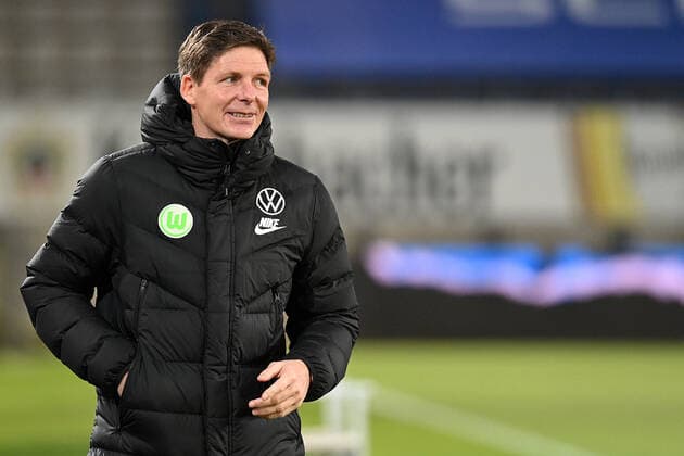 Bielefeld, Schueco Arena, 19 02 21, GER, Herren, 1 Bundesliga, Saison 2020 2021, DSC Arminia Bielefeld VfL Wolfsburg Bild Trainer Oliver Glasner Wolfsburg Nur fuer journalistische Zwecke Only for editorial use According to the regulations of the DFL Deutsche Fußball Liga it is prohibited, DFL regulations prohibit any use of photographs as image sequences and or quasi video North Rhine-Westphalia Germany