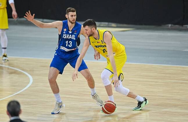 2021.02.19 Gliwice Koszykowka Mezczyzn Kwalifikacje Mistrzostw Europy FIBA EuroBasket 2022 Rumunia - Izrael N z Ben Joshoua Carter Bogdan Popa Foto Lukasz Sobala PressFocus 2021.02.19 Gliwice Basketball Men s FIBA EuroBasket 2022 Qualifiers Romania - Israel Ben Joshoua Carter Bogdan Popa Credit: Lukasz Sobala PressFocus NEWSPIX.PL --- Newspix.pl  20210219PF_LS033