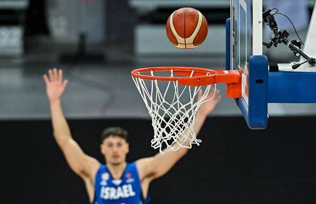 Sport Bilder des Tages 2021.02.19 Gliwice Koszykowka Mezczyzn Kwalifikacje Mistrzostw Europy FIBA EuroBasket 2022 Rumunia - Izrael N z kosz pilka pilka wpadajaca do kosza widok punkt zdjecie ilustracyjne obreczna tarcza kosz Foto Lukasz Sobala PressFocus 2021.02.19 Gliwice Basketball Men s FIBA EuroBasket 2022 Qualifiers Romania - Israel kosz pilka pilka wpadajaca do kosza widok punkt zdjecie ilustracyjne obreczna tarcza kosz Credit: Lukasz Sobala PressFocus NEWSPIX.PL --- Newspix.pl  20210219PF_LS072