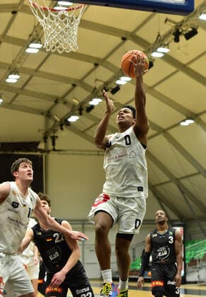 19 02 2021 Basketball Season 2020 2021 2 Bundesliga Pro A 22 Spieltag Nürnberg Falcons Basketball Club NBC Kirchheim Knights OGo Jonathan Maier 13, Nürnberg Falcons BC NBC Tra Holder 0, Nürnberg Falcons BC NBC