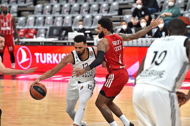 Amine Noua (asvel) vs Dennis Seeley (bayern) BASKETBALL : LDLC ASVEL vs Bayern Munich - Euroleague - 19 02 2021 FredericChambert Panoramic 