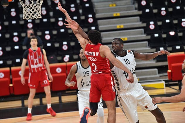 Moustapha Fall (asvel) vs Wade Baldwin IV (bayern munich) BASKETBALL : LDLC ASVEL vs Bayern Munich - Euroleague - 19 02 2021 FredericChambert Panoramic 