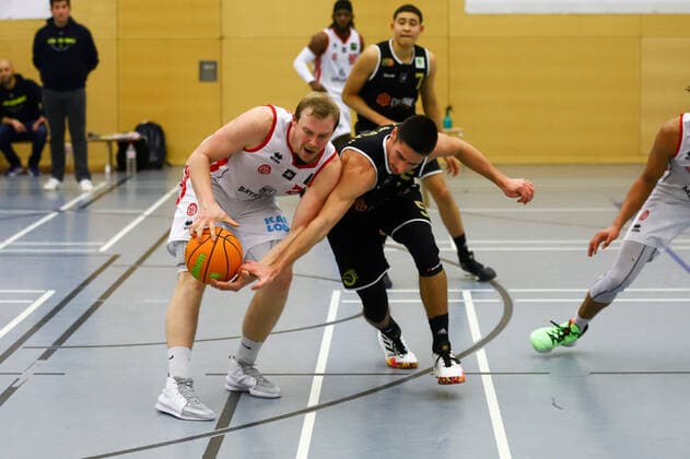 Basketball I Men I Season 2020 2021 I Barmer 2 Bundesliga ProB I 16 Matchday I ETV Hamburg SSV LOK Bernau I 19 02 2021 Vladimir Migunov 20, ETV Hamburg , Abdulah Kameric 5, SSV LOK Bernau Hamburg Sporthalle ETV Hohen Weide Hamburg Germany Copyright: xLobeca RalfxHomburgx