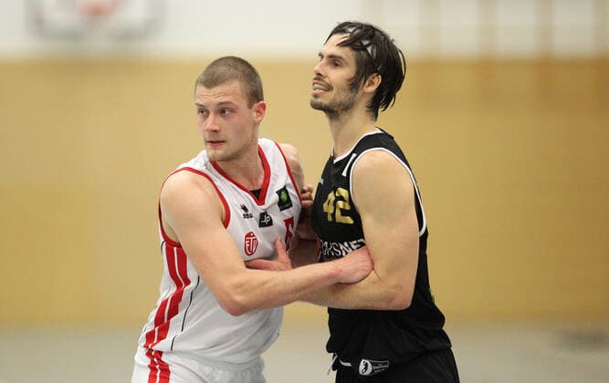 Basketball, ProB BARMER 2 Basketball Bundesliga, ETV Hamburg SSV Lokomotive Bernau 74 77 Leonard Eckmann ETV, l , Dan Oppland Eimsbüttel Hamburg