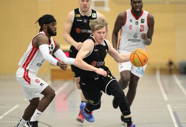 Basketball, ProB BARMER 2 Basketball Bundesliga, ETV Hamburg SSV Lokomotive Bernau 74 77 Abdulai Abaker ETV, l , Liam Daniel Carpenter Eimsbüttel Hamburg