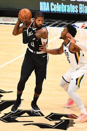 LOS ANGELES, CA - FEBRUARY 19: Los Angeles Clippers Guard Paul George (13) defended closely by Utah Jazz Guard Donovan Mitchell (45) during a NBA, Basketball Herren, USA game between the Utah Jazz and the Los Angeles Clippers on February 19, 2021 at STAPLES Center in Los Angeles, CA. The game was played without fans due to the COVID-19 pandemic. (Photo by Brian Rothmuller Icon Sportswire) NBA: FEB 19 Jazz at Clippers Icon210219001