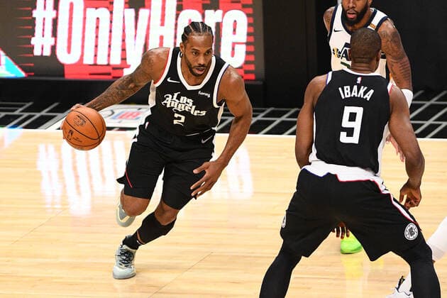 LOS ANGELES, CA - FEBRUARY 19: Los Angeles Clippers Forward Kawhi Leonard (2) drives to the basket during a NBA, Basketball Herren, USA game between the Utah Jazz and the Los Angeles Clippers on February 19, 2021 at STAPLES Center in Los Angeles, CA. The game was played without fans due to the COVID-19 pandemic. (Photo by Brian Rothmuller Icon Sportswire) NBA: FEB 19 Jazz at Clippers Icon210219007