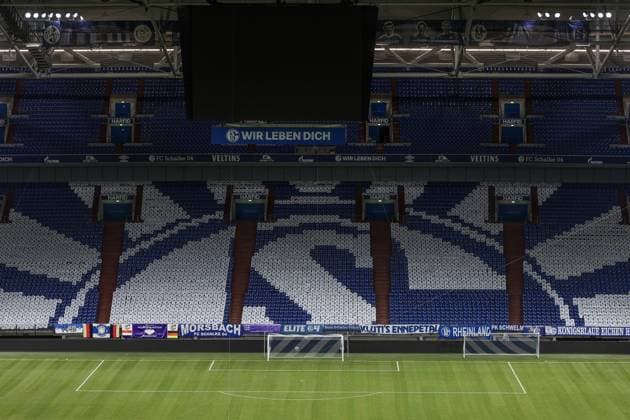 19 02 2021, Football, 2020 2021 season, 1 Bundesliga, Choreography of the fans at the Veltins Arena before the Revierderby of FC Schalke 04 against Borussia Dortmund Tim Rehbein RHR PHOTO Gelsenkirchen Veltins Arena NRW Germany xRHR PHOTO TRx