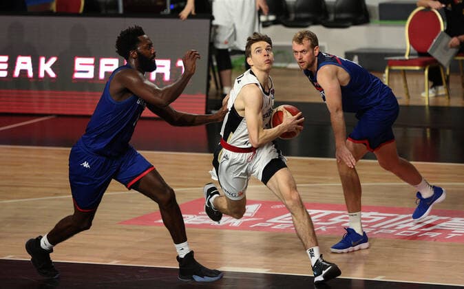 20.02.2021 Podgorica(Montenegro) Germany-Great Britain Eurobasket qualifiers men s basketball Justus Hollatz(C) Germany, between Ovie Soko(L),Dan Clark(R) Great Britain :Str