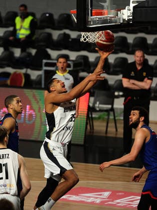 20.02.2021 Podgorica(Montenegro) Germany-Great Britain Eurobasket qualifiers men s basketball Karim Jallow(C) Germany between Myles Hesson(L),Luke Nelson(R) Great Britain :Str