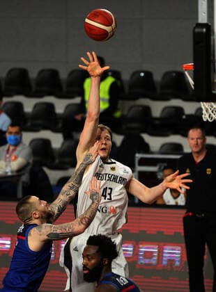 20.02.2021 Podgorica(Montenegro) Germany-Great Britain Eurobasket qualifiers men s basketball Christian Sengfelder(R) Germany, Benjamin Mockford(L) Great Britain :Str