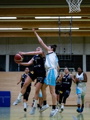 Duesseldorf, Germany, Feb. 20th Anja Fuchs-Robetin ( 8 Bascats) stops Luana Rodefeld ( 7 Eintracht Braunschweig) scoring during the Toyota 2. Basketball Bundesliga Nord between the Capitol Bascats Duesseldorf and Eintracht Braunschweig at Wekita Sportarena in Duesseldorf Toyota 2. Basketball Bundesliga Nord - Capitol Bascats Duesseldo 