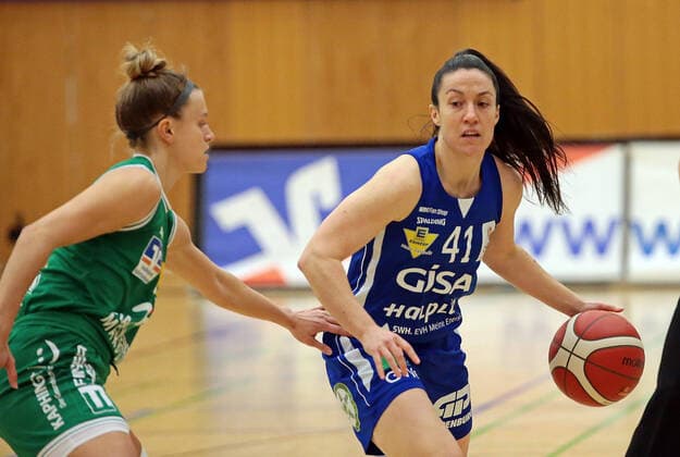 20 02 2021, xovx, Basketball Damen 1 Bundesliga, BC Pharmaserv Marburg GISA Lions SV Halle v l Alexandra Wilke BC Pharmaserv Marburg , Eilidh Simpson Gisa Lions SV Halle Marburg Sporthalle Georg Gaßmann Stadion Hessen Deutschland DE