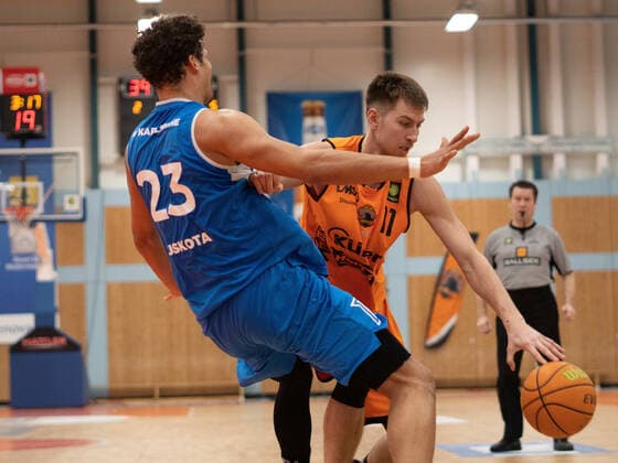 Rytis Pipiras Wiha Panthers Schwenningen 11 Maurice Pluskota Karlsruhe Lions 23 wiha Panthers Schwenningen vs PS Karlsruhe LIONS, Basketball, BARMER 2 BASKETBALL BUNDESLIGA, 22 Spieltag 2020 2021, 20 02 2021, wiha Panthers Schwenningen vs PS Karlsruhe LIONS, Basketball, BARMER 2 BASKETBALL BUNDESLIGA, 22 Spieltag 2020 2021, 20 02 2021, Villingen Schwenningen Copyright: xMiclasxHaasis Eibner-Pressefotox EP_mhs