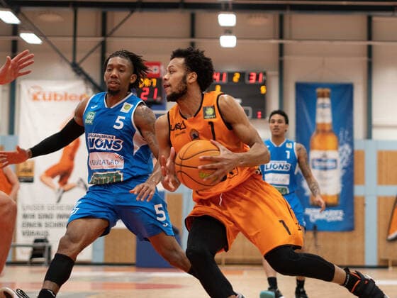 Nate Britt Wiha Panthers Schwenningen 1 Gregory Foster Karlsruhe Lions 5 wiha Panthers Schwenningen vs PS Karlsruhe LIONS, Basketball, BARMER 2 BASKETBALL BUNDESLIGA, 22 Spieltag 2020 2021, 20 02 2021, wiha Panthers Schwenningen vs PS Karlsruhe LIONS, Basketball, BARMER 2 BASKETBALL BUNDESLIGA, 22 Spieltag 2020 2021, 20 02 2021, Villingen Schwenningen Copyright: xMiclasxHaasis Eibner-Pressefotox EP_mhs