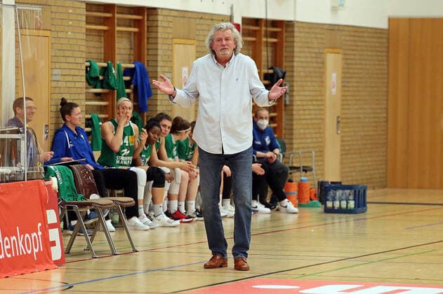 20 02 2021, xovx, Basketball Damen 1 Bundesliga, BC Pharmaserv Marburg GISA Lions SV Halle Head Coach Christoph Wysocki BC Pharmaserv Marburg , Freisteller Marburg Sporthalle Georg Gaßmann Stadion Hessen Deutschland DE