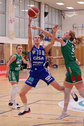 20 02 2021, xovx, Basketball Damen 1 Bundesliga, BC Pharmaserv Marburg GISA Lions SV Halle v l Alexandra Wilke BC Pharmaserv Marburg , Meret Kleine Beek Gisa Lions SV Halle , Hanna Crymble BC Pharmaserv Marburg Marburg Sporthalle Georg Gaßmann Stadion Hessen Deutschland DE