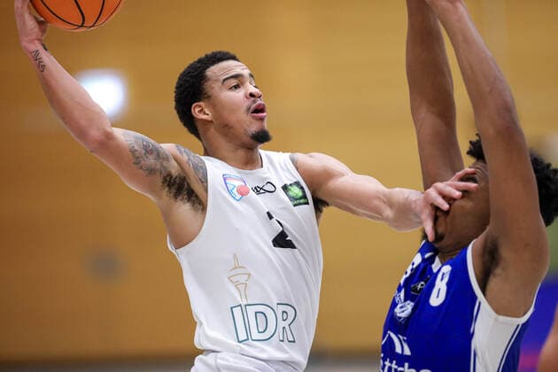 ART Giants Duesseldorf vs TKS 49ers Stahnsdorf, 20 02 2021 Dennis Mavin 2 ART Giants Duesseldorf un Yannick Hildebrandt 8 TKS 49ers Stahnsdorf l ART Giants Duesseldorf vs TKS 49ers Stahnsdorf on 20 02 2021, Duesseldorf Oberkassel Copyright: xBEAUTIFULxSPORTS KennyxBeelex