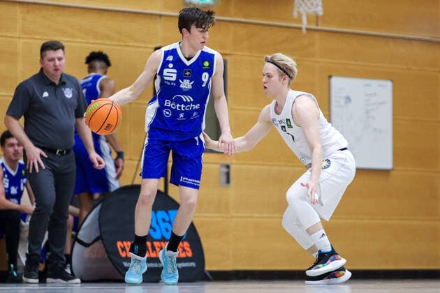 ART Giants Duesseldorf vs TKS 49ers Stahnsdorf, 20 02 2021 Linus Jannik 9 TKS 49ers Stahnsdorf and Patrick Liebert 1 ART Giants Duesseldorf ART Giants Duesseldorf vs TKS 49ers Stahnsdorf on 20 02 2021, Duesseldorf Oberkassel Copyright: xBEAUTIFULxSPORTS KennyxBeelex