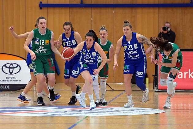20 02 2021, xovx, Basketball Damen 1 Bundesliga, BC Pharmaserv Marburg GISA Lions SV Halle v l Darien Huff Gisa Lions SV Halle , Johanna Klug BC Pharmaserv Marburg , Styliani Fouraki Gisa Lions SV Halle , Eilidh Simpson Gisa Lions SV Halle , Alexandra Wilke BC Pharmaserv Marburg , Klaudia Grudzien Gisa Lions SV Halle , Lisa Kiefer BC Pharmaserv Marburg Marburg Sporthalle Georg Gaßmann Stadion Hessen Germany EN