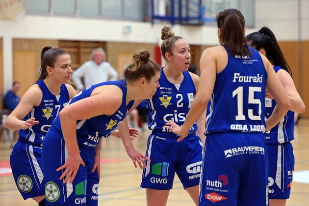 20 02 2021, xovx, Basketball Damen 1 Bundesliga, BC Pharmaserv Marburg GISA Lions SV Halle v l Laura Schinkel Gisa Lions SV Halle , Klaudia Grudzien Gisa Lions SV Halle , Darien Huff Gisa Lions SV Halle , Styliani Fouraki Gisa Lions SV Halle , Eilidh Simpson Gisa Lions SV Halle Marburg Sporthalle Georg Gaßmann Stadion Hessen Germany EN