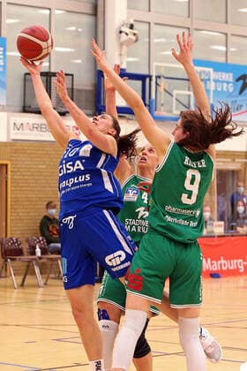 20 02 2021, xovx, Basketball Damen 1 Bundesliga, BC Pharmaserv Marburg GISA Lions SV Halle v l Barbora Kasparkowa Gisa Lions SV Halle , Marie Bertholdt BC Pharmaserv Marburg , Lisa Kiefer BC Pharmaserv Marburg Marburg Sporthalle Georg Gaßmann Stadion Hessen Deutschland DE